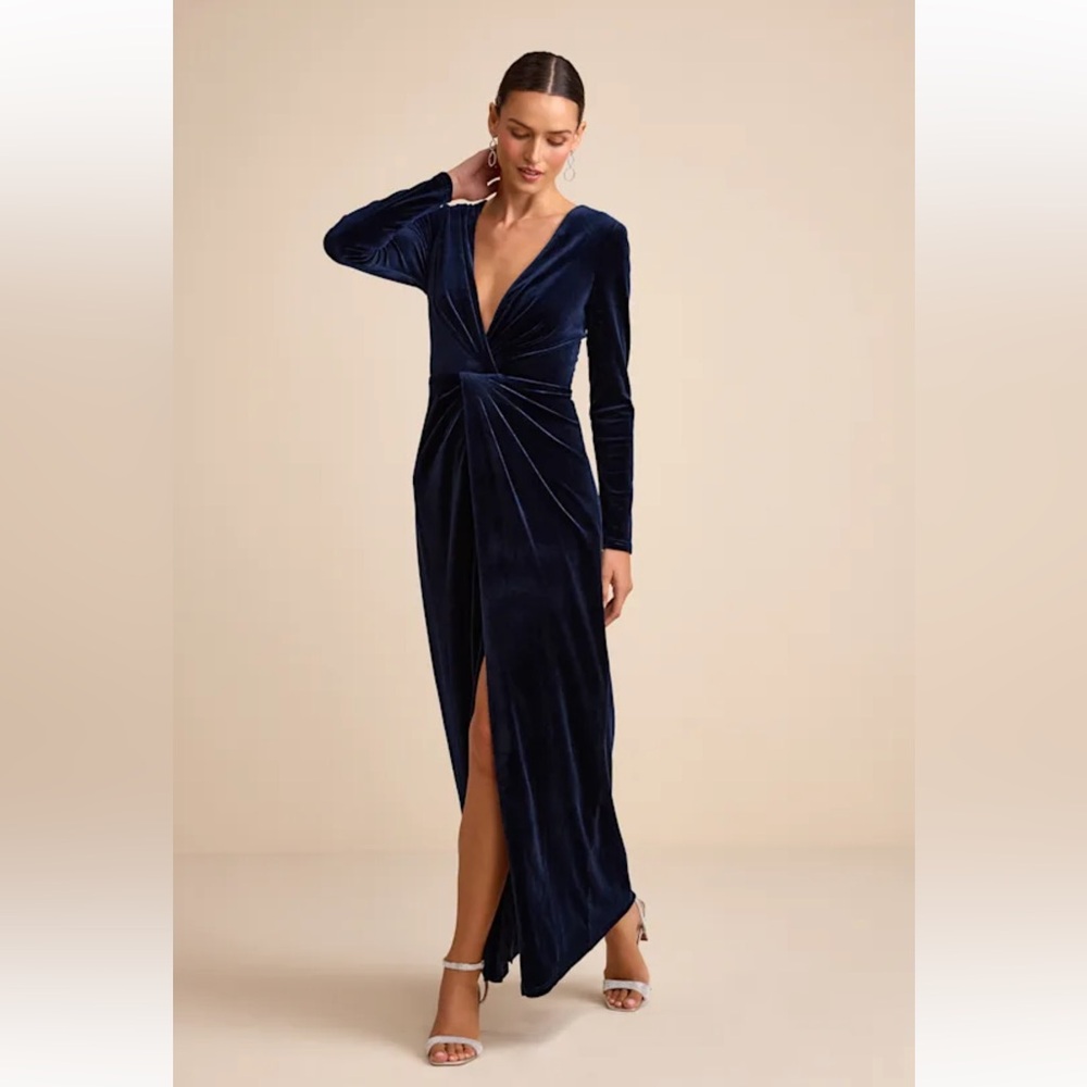 Lulu's Midnight Blue Velvet Long-Sleeve V-Neck Gown
